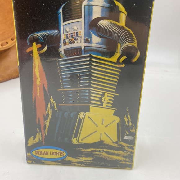 Polar Lights Lost in Space The Robot Plastic Model Kit NIB＃5030 - Picture 3 of 9